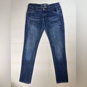 NV Jeans Slim Straight Skinny Med Blue Wash Denim Women's Size 7 Inseam 31"